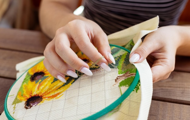 Ruky pri vyšívaní